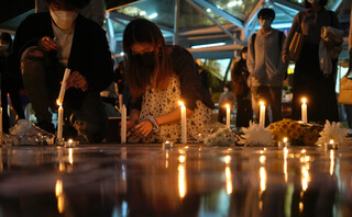 Φοιτητές στο Χονγκ Κονγκ ανάβουν κεριά